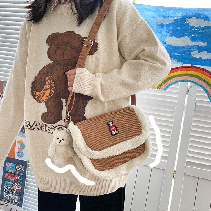 Túi xách nhung kẻ phối len lông cừu hình vuông màu sắc tương phản gắn gấu bông thời trang nhật bản 2020