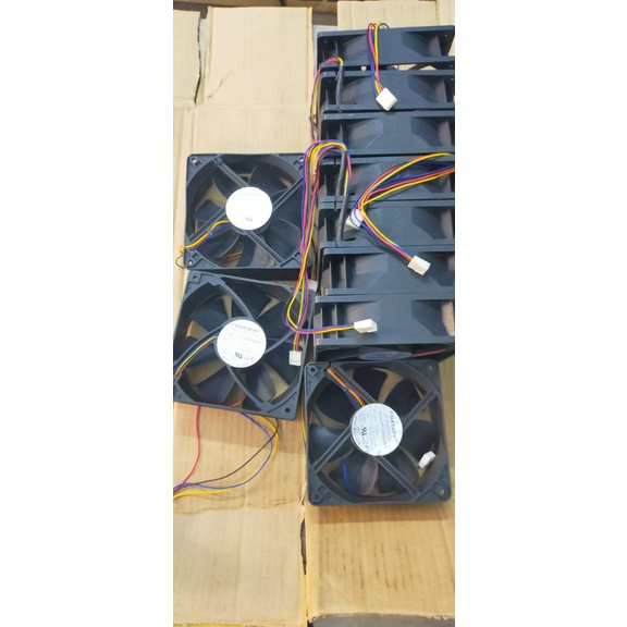Quạt tản nhiệt chuyên trâu 12cm 12v hãng foxconn