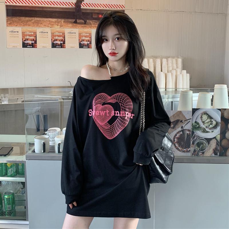 Áo thun COZOK tay dài form rộng trễ vai phối dây xích