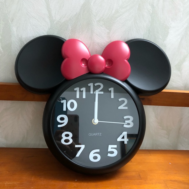 Đồng hồ treo tường hình Mickey màu đen nổi bật đường kính 19cm