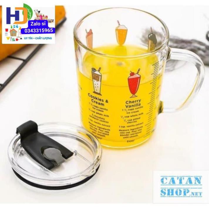 Ly chịu nhiệt thủy tinh chia vạch có nắp (tặng kèm ống hút), cốc ly pha sữa cho bé (mẫu ngẫu nhiên)