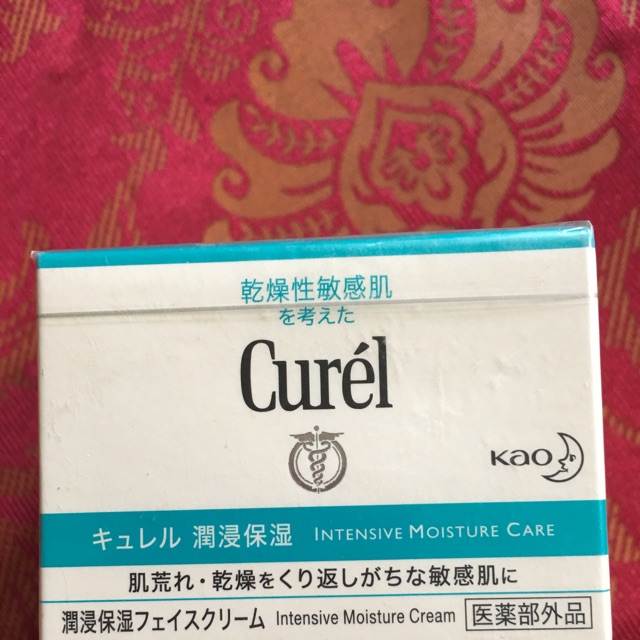 Kem dưỡng da curel