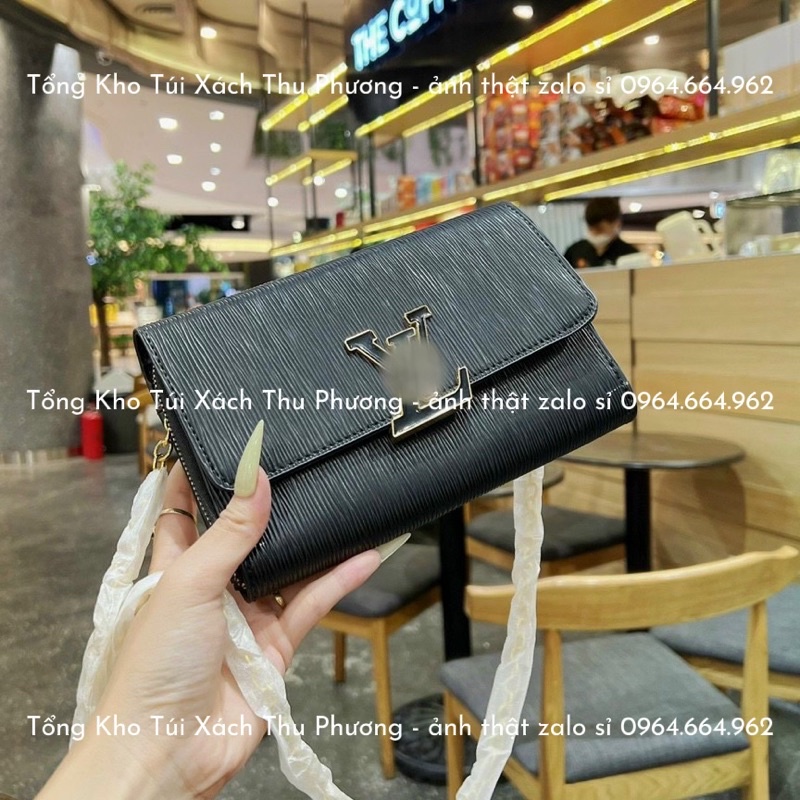 Túi đeo chéo vân gỗ đính logo, có thể làm ví cầm tay siêu sang chảnh (cam kết chuẩn ảnh)