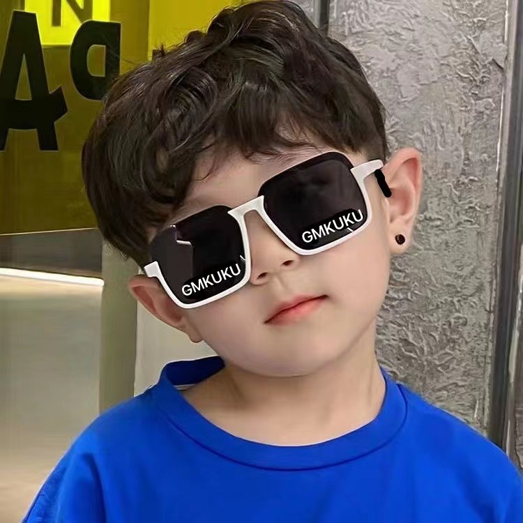 Kính Mát Nửa Gọng Chống Tia Cực Tím In Chữ Cá Tính Cho Bé