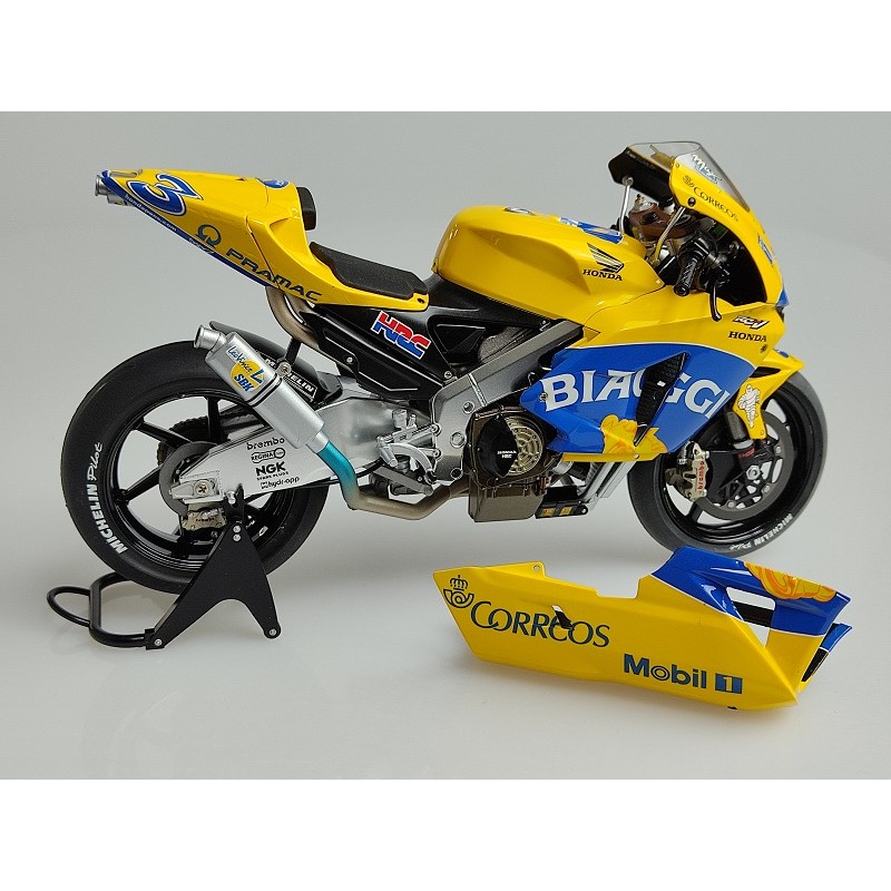 21017 Mô hình xe mô tô 1/12 Scale Kit Tamiya 21017 Honda Pons RC211V 2003 Biaggi Masterwork Collection