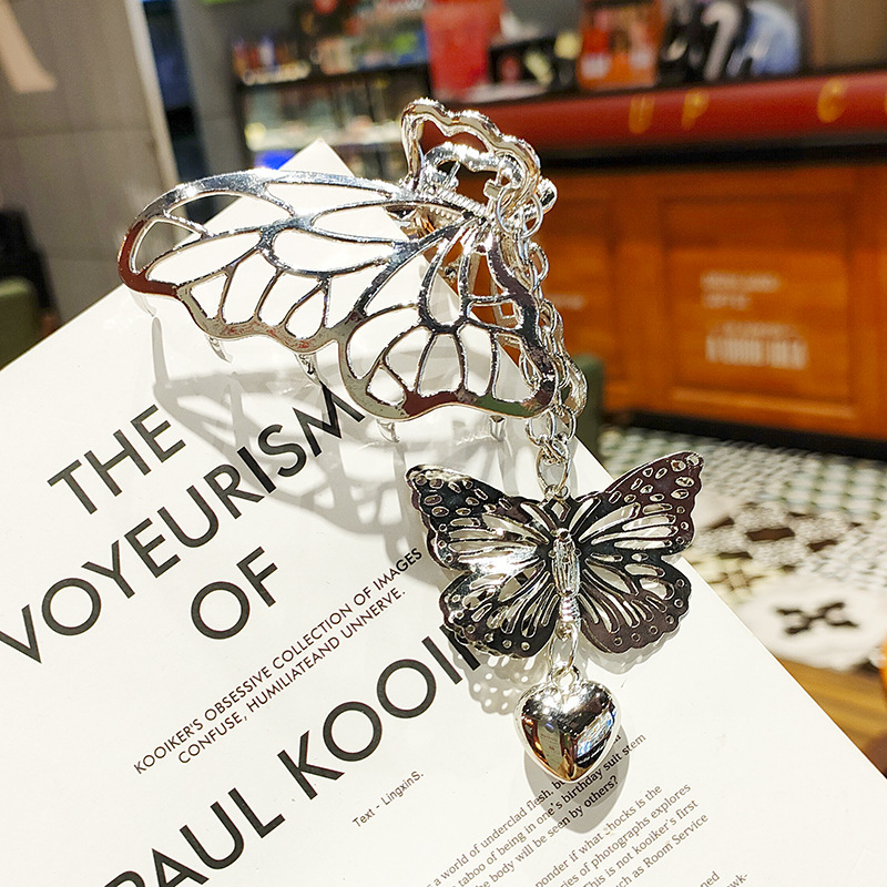 Kẹp tóc phối bướm cá tính thời trang dành cho nữ