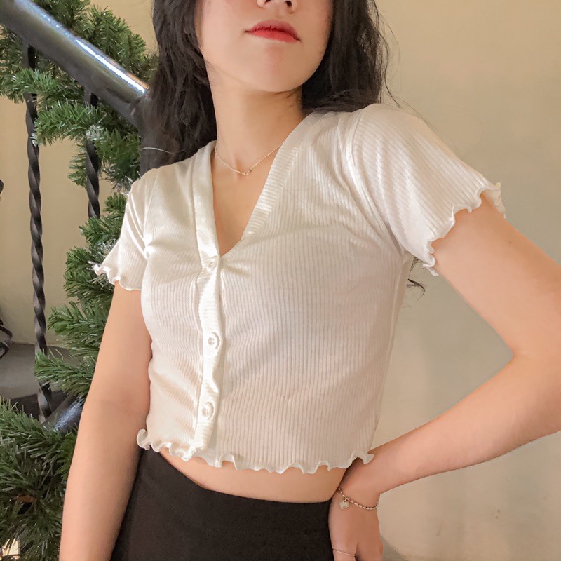 [Mã WASTUP giảm 10% tối đa 30K đơn 99K] 🍓🍓Áo Croptop cổ V 3 nút viền cuốn biên📷 Ảnh shop tự chụp📷 | BigBuy360 - bigbuy360.vn