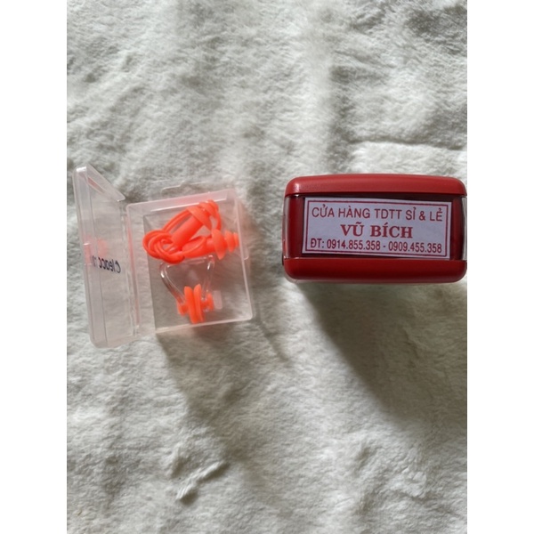 Combo hộp nhét tai + kẹp mũi xịn