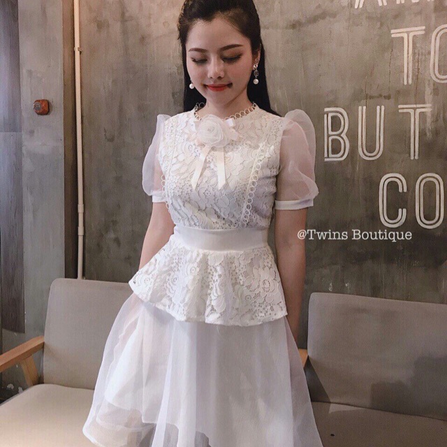 Đầm xòe tầng ren trắng phối lưới kết hoa