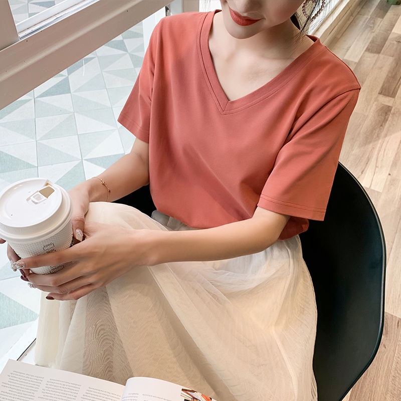 Áo thun nữ cổ tim tay ngắn form rộng unisex