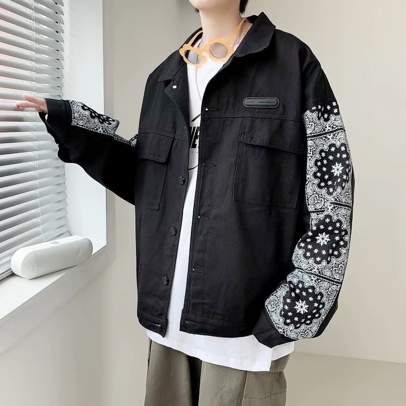 Áo khoác dáng suông in họa tiết trên tay áo cá tính