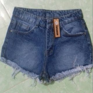 Quần đùi Jean nữ năng động.