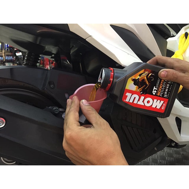 Nhớt xe tay ga MOTUL SCOOTER POWER LE 5W40 ( Tổng Hợp 100%) SN MB 800ML