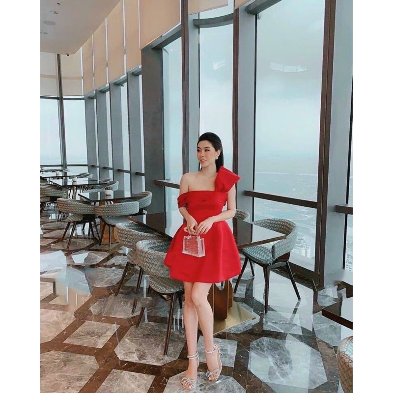 ĐẦM XOÈ CHÉO NƠ VAI ĐỎ