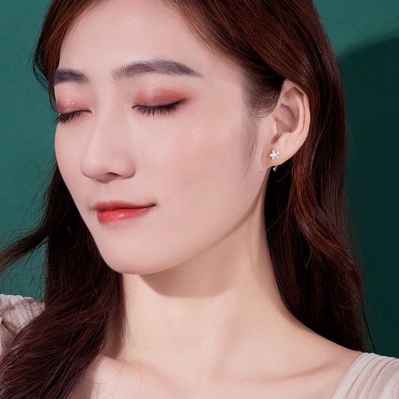 Đôi Khuyên Tai Hình Bông Hoa Màu Bạc Phong Cách Hàn Cho Nữ