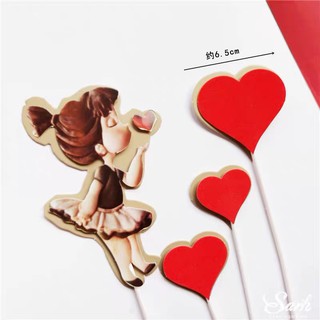 Set que cắm bé gái thả tim đỏ