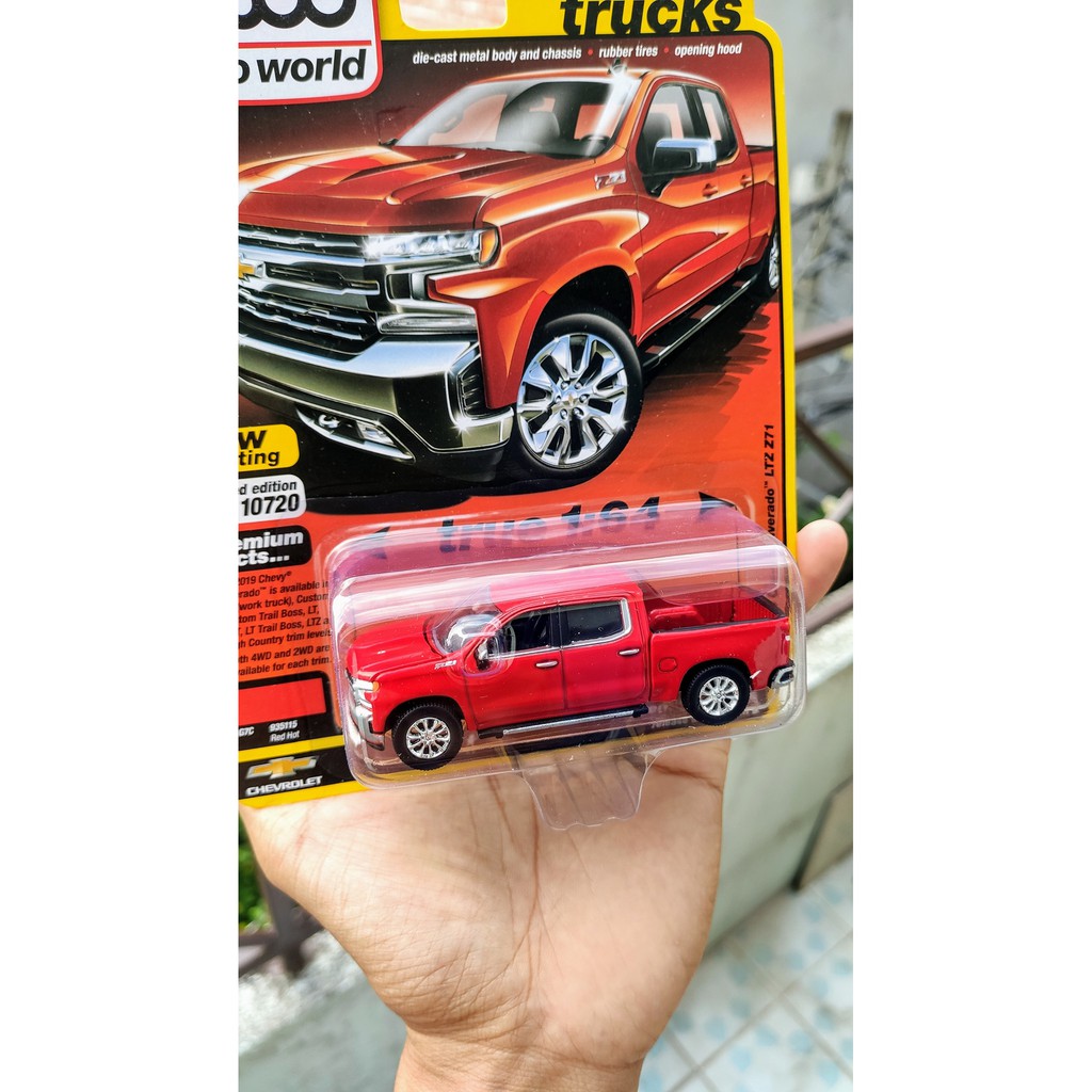 Mô hình tĩnh Auto World Silverado LTZ Z71 Hot Red tỷ lệ 1:64