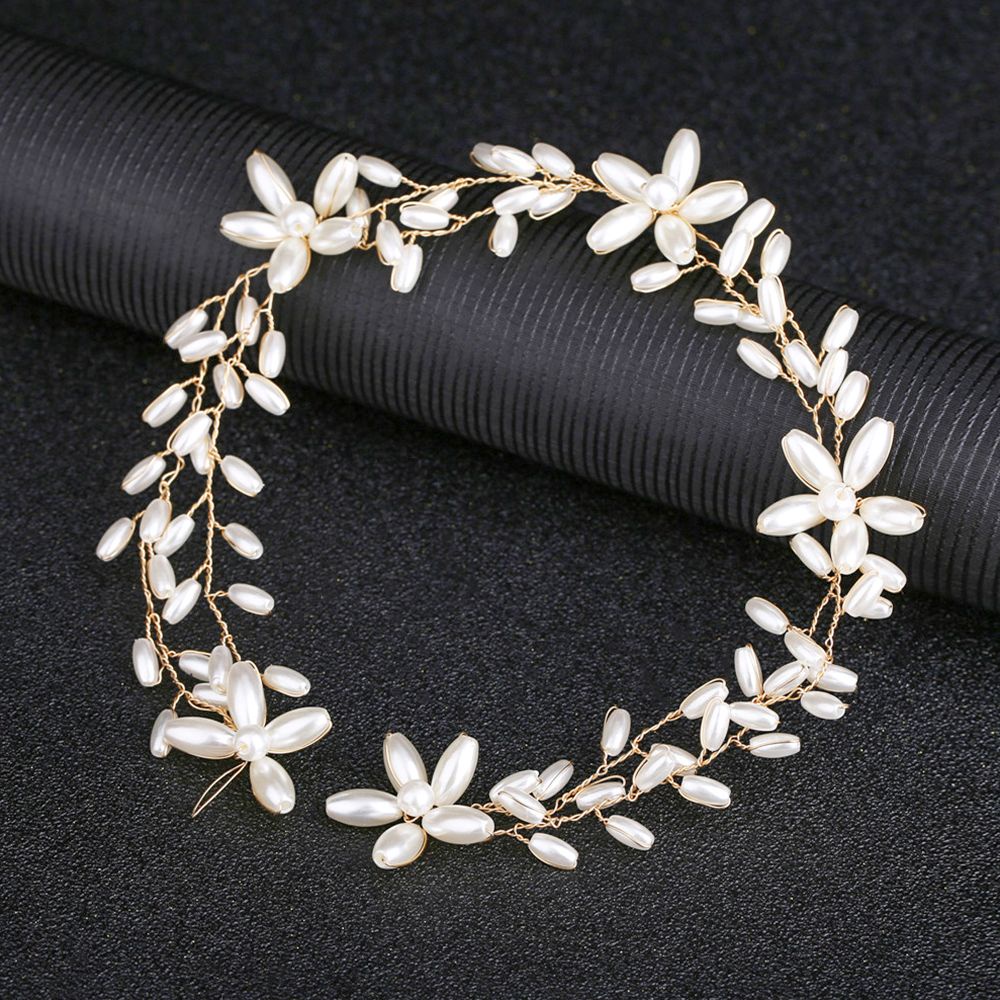 Cài tóc hình vương miện đính ngọc trai thủ công cho cô dâu