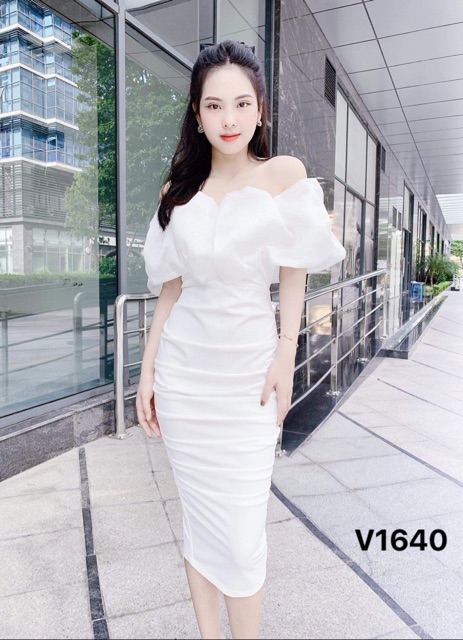 V1640 váy body trắng trễ vai