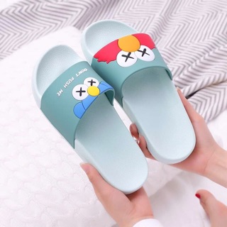 Dép Kaws cute dành cho cả nam và nữ