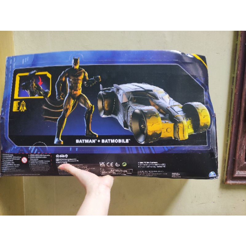 Bộ Batman 30cm và siêu xe Batmobile to có thể được nắp xe