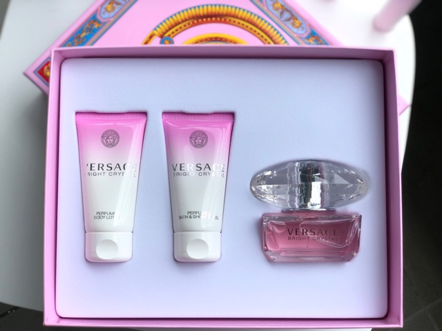 Set nước hoa mini nữ Versace Bright Crystal/ Versace hồng nhạt 50ml tặng kèm sữa tắm 50ml & lotion 50ml