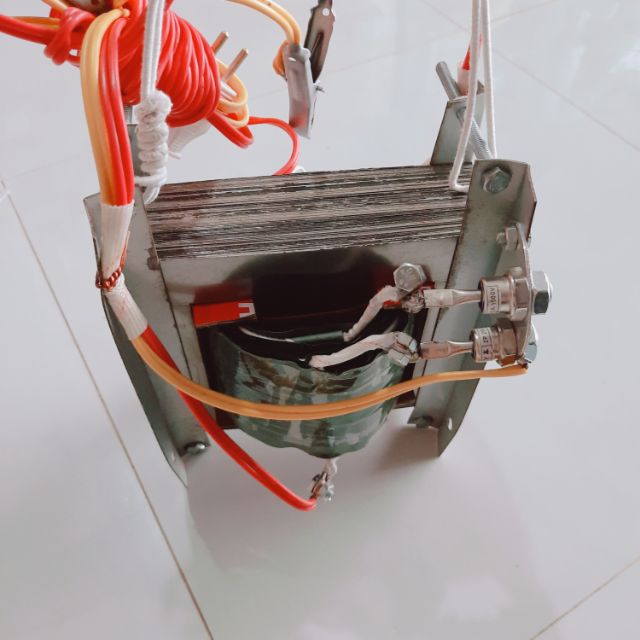 Sạt acquy 12v