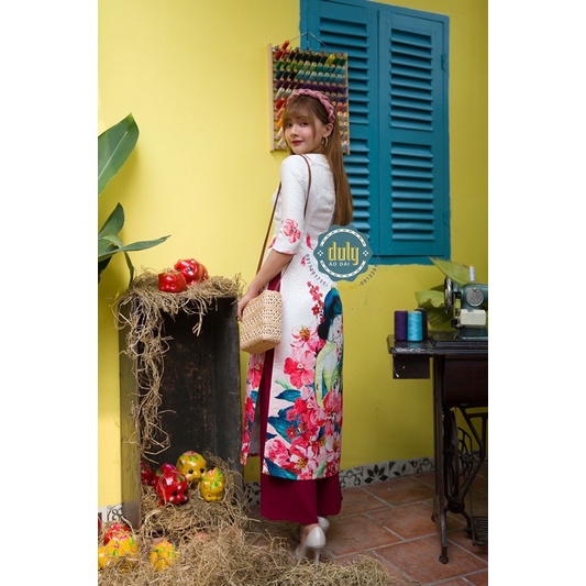 Áo dài gấm bố trắng cho bé gái và mẹ