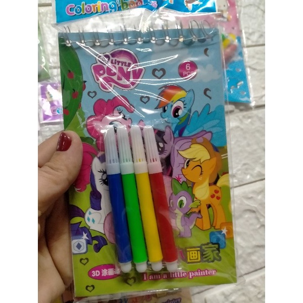 Quyển tô màu kèm bút tô