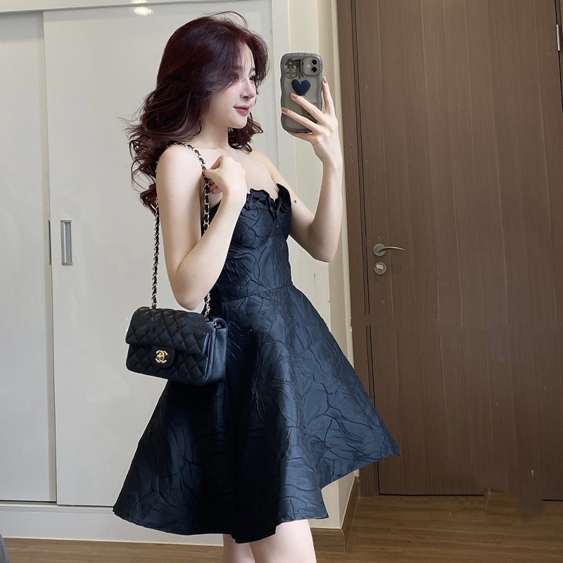 Váy thiết kế cúp ngực vải gấm