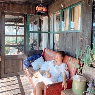 Đầm trắng xốp cột nơ xinh tươi