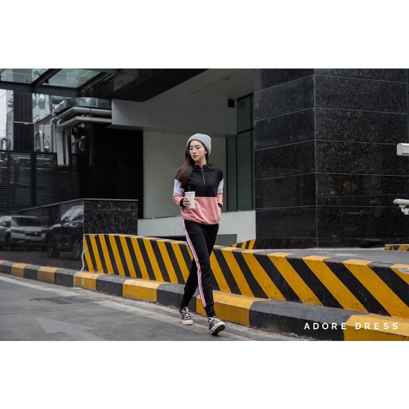 Set bộ quần áo thể thao Adore dress sz L new k tag