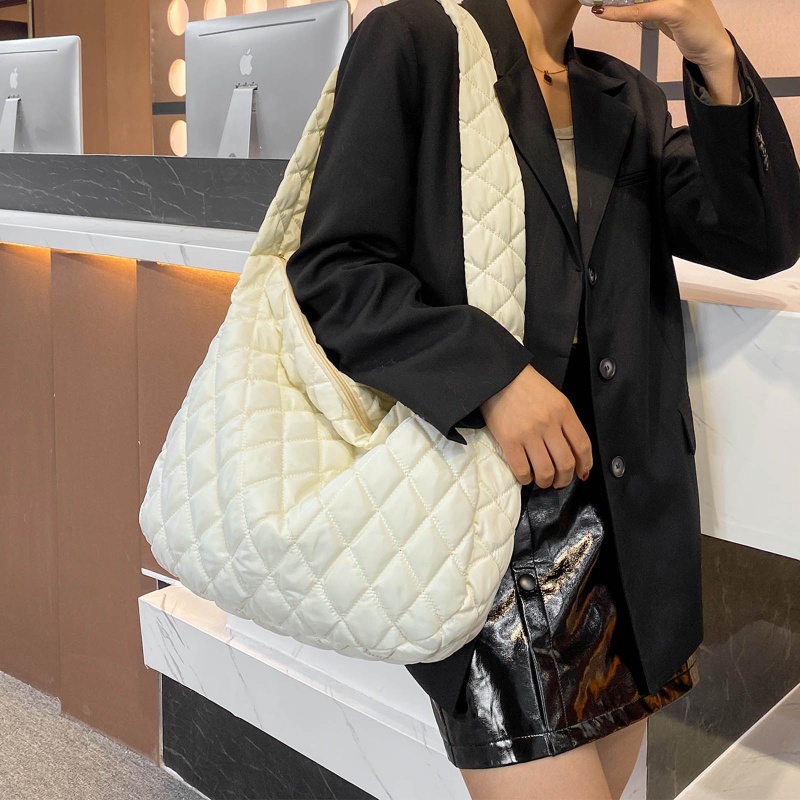 Túi xách đeo vai cotton có đệm nylon hình bánh mì thêu chéo thời trang mùa đông cho nữ