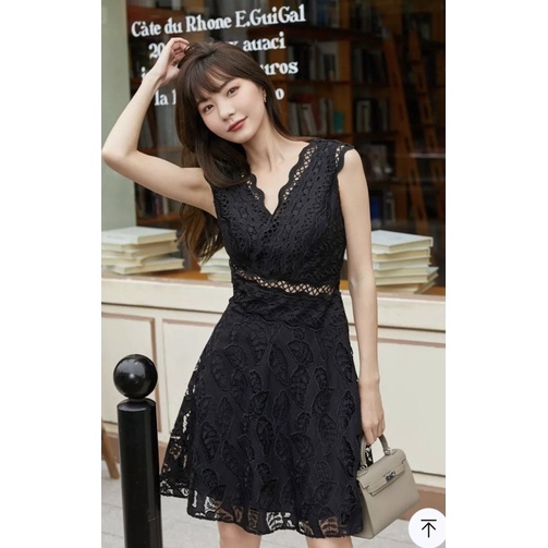 Đầm ren cổ chéo eo cách điệu Vero Moda
