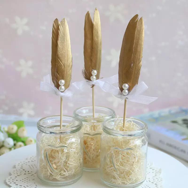 Lông vũ vàng nhỏ