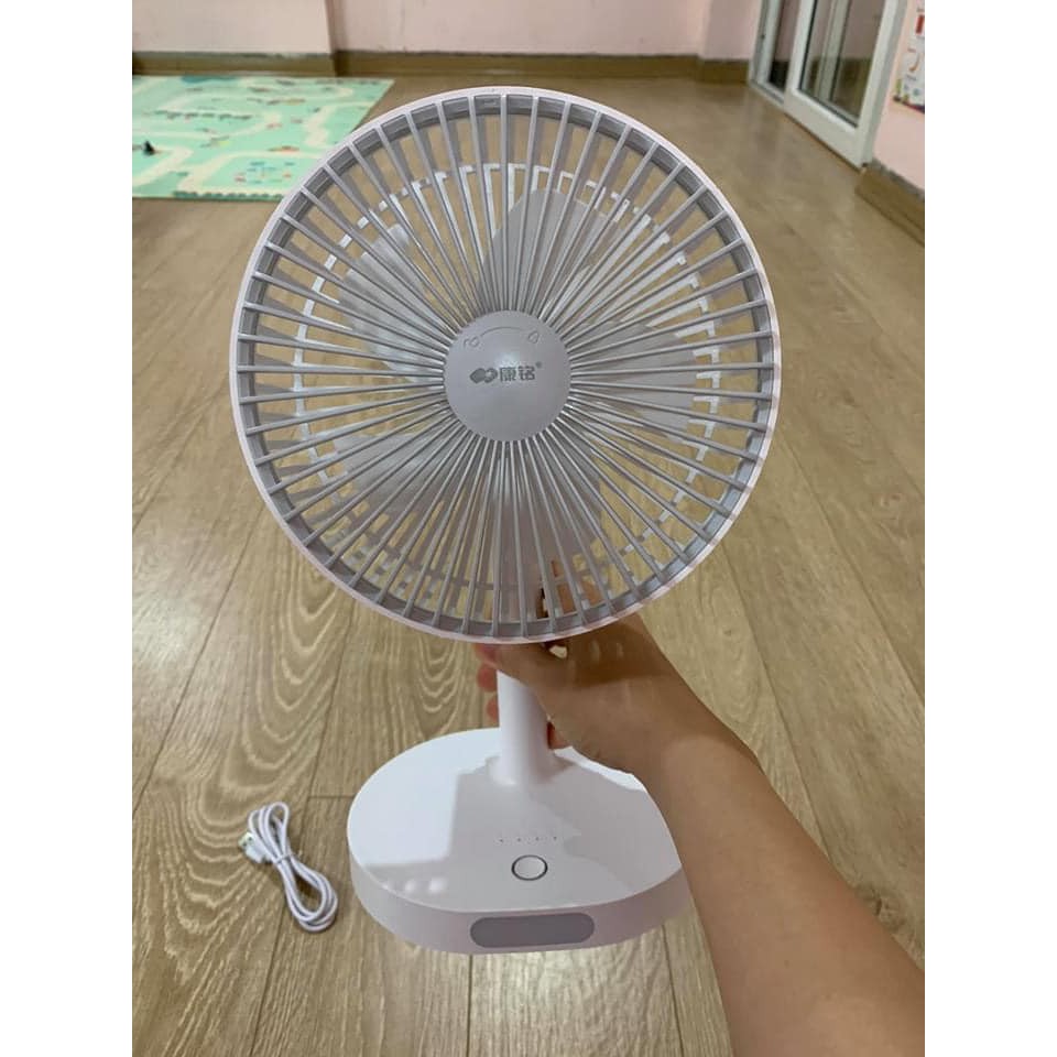 Quạt tích điện để bàn KM-F0326 sạc pin tích điện 3 cấp độ gió dung lượng pin 3600mAH thời gian sử dụng từ 5-6 giờ có đèn