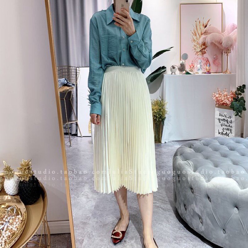 Chân váy Jullia studio màu kem độ dài và form vừa phải | BigBuy360 - bigbuy360.vn