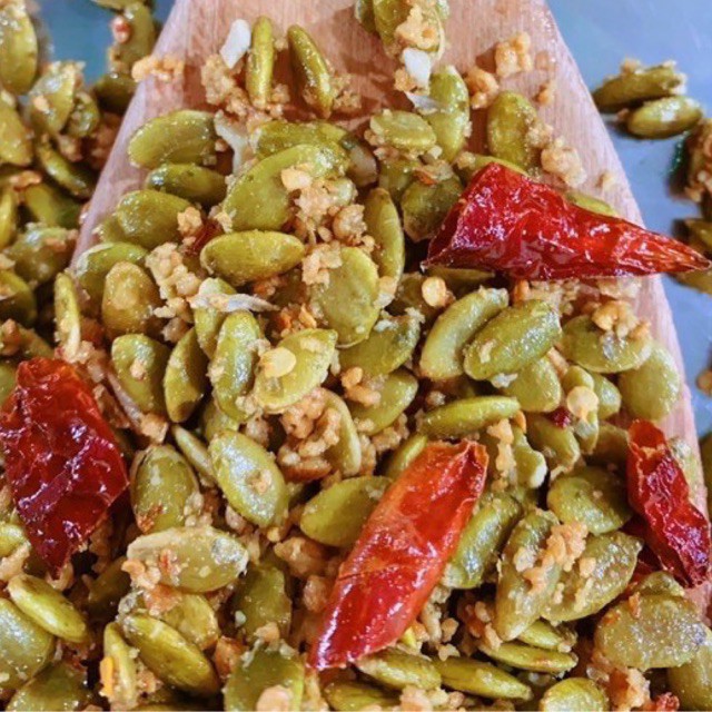 1 KG Hạt Bí Tỏi Ớt - Trai Đẹp Snack