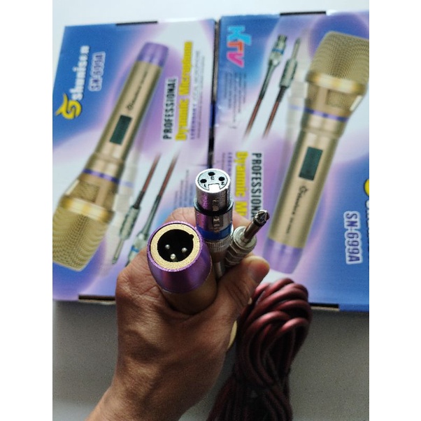Micro có dây KTV SN - 699A hát nhẹ tiếng trong hàng công ty.