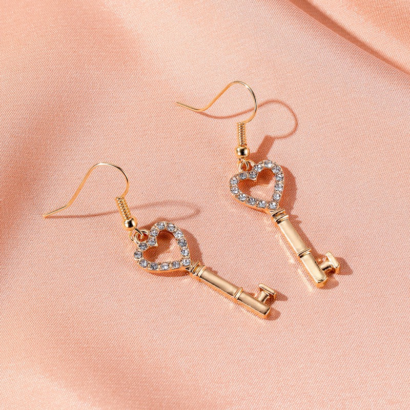 Hoa tai hình trái tim / chìa khóa / cánh bướm bằng kim loại