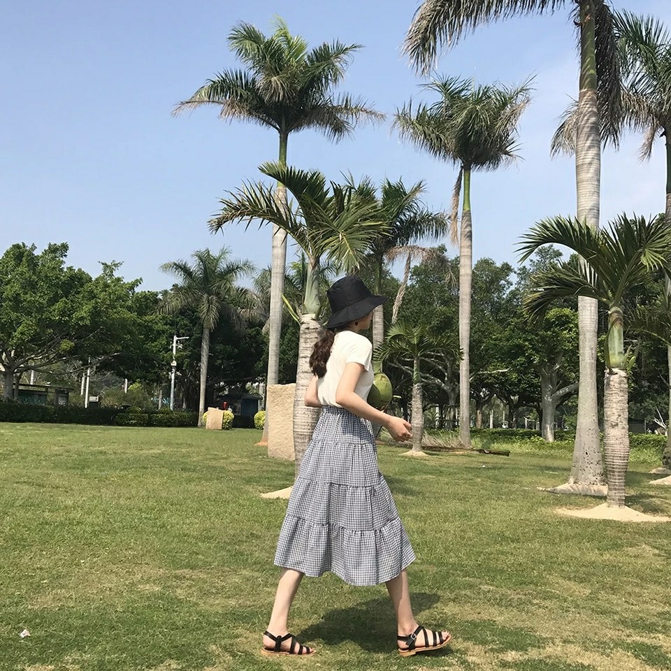 Chân váy midi caro phối đồ cực xinh | BigBuy360 - bigbuy360.vn