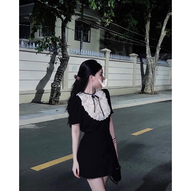 áo tăm đen phối cổ ren trắng