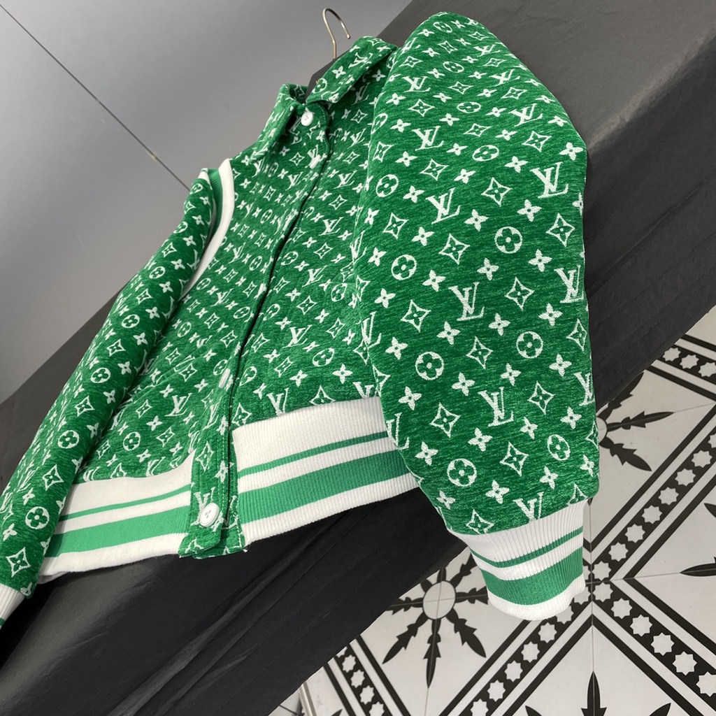 Áo khoác bomber nữ 𝑳𝒐𝒖𝒊𝒔 𝑽𝒖𝒊𝒕𝒕𝒐𝒏 LV cao cấp, hoạ tiết thương hiệu thời thượng
