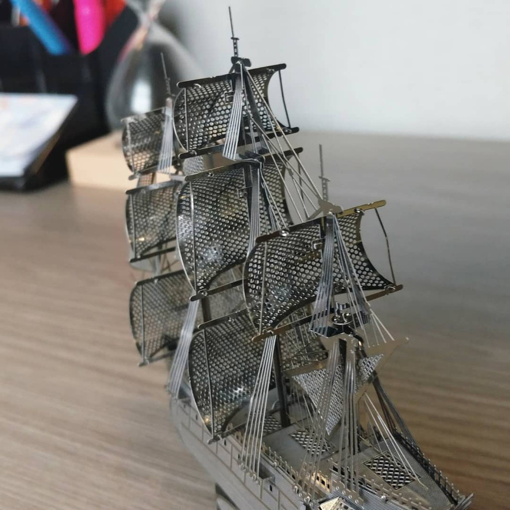 Mô Hình Kim Loại 3D Lắp Ráp Tàu Hà Lan Bay  Trong Phim Cướp Biển Vùng Caribe