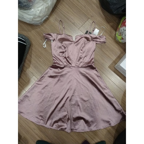 Đầm satin lụa xoè VNXK bẹt vai cổ yếm hai dây xuất khẩu dư xịn đi tiệc party prom