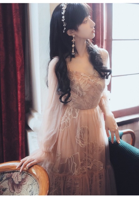 Váy maxi voan hồng dáng dài ren hoa xếp tầng bèo nhún tay dài tay loe