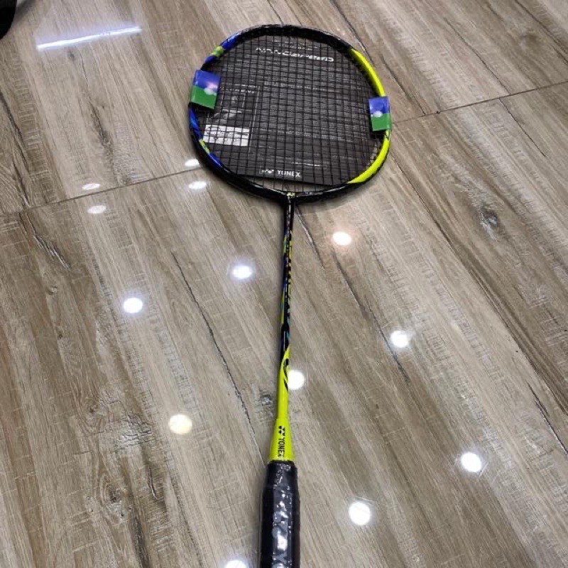 1 chiếc vợt yonex cước khuyến mãi căng cước , bao đựng vợt và cuốn cán