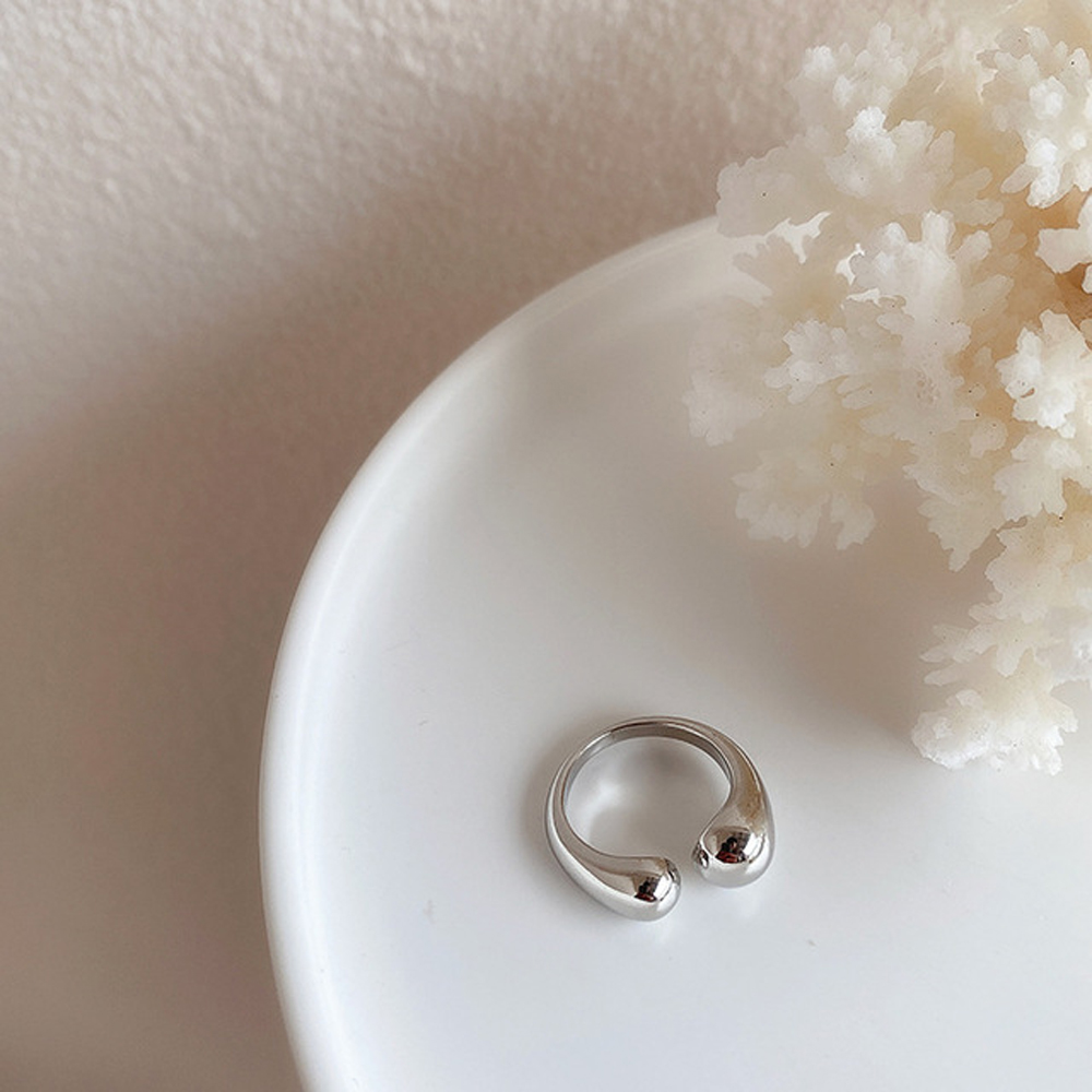 Nhẫn kim loại sang trọng cho nữ