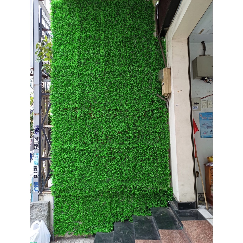Thảm cỏ nhựa treo tường có đính hoa, tấm cỏ nhựa tai chuột trang trí.Tấm dài 60cm rộng 40cm