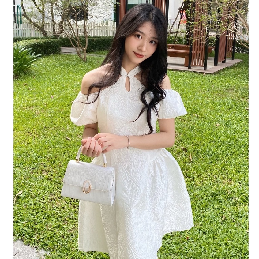 Váy Đầm Tiểu Thư Trắng Thiết Kế Trễ Vai Cổ Yếm Dáng Xòe Chất Gấm Xốp Vải 2 Lớp VV09